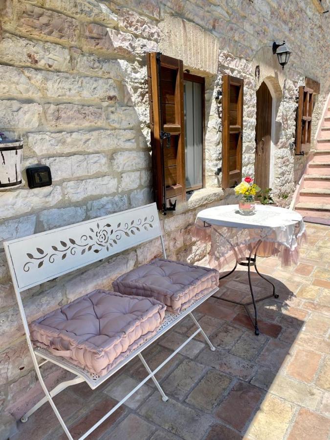 B&B Il Poggetto Serra SantʼAbbondio 외부 사진