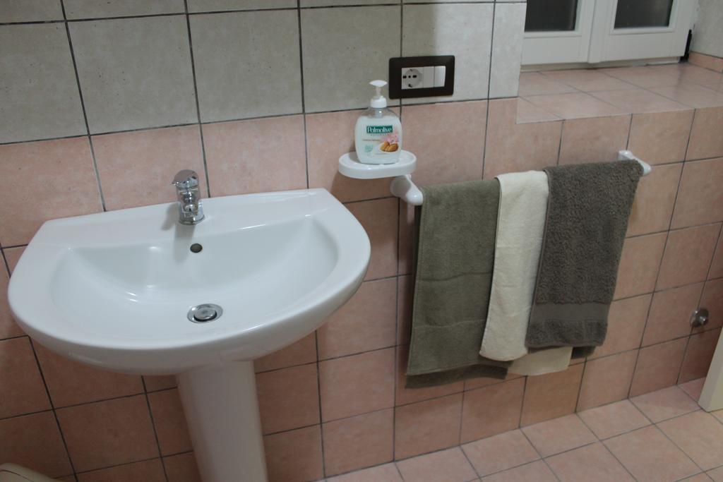 B&B Il Poggetto Serra SantʼAbbondio 객실 사진