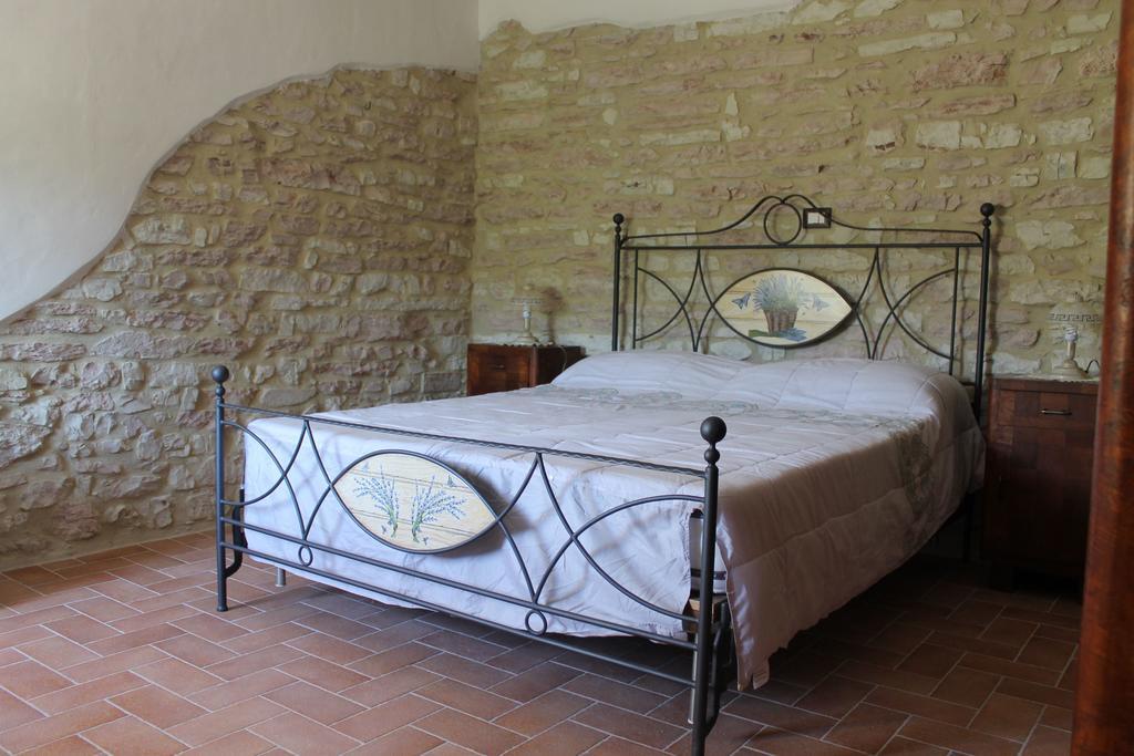B&B Il Poggetto Serra SantʼAbbondio 객실 사진