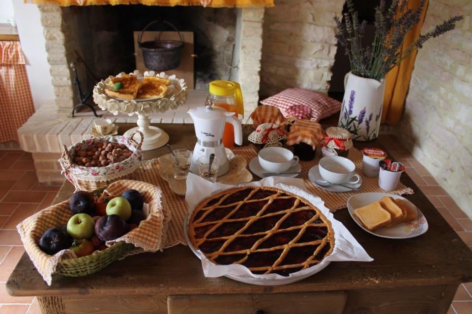 B&B Il Poggetto Serra SantʼAbbondio 외부 사진