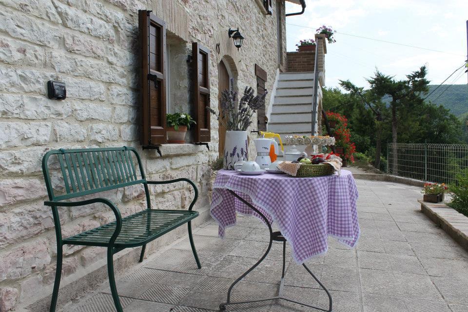 B&B Il Poggetto Serra SantʼAbbondio 외부 사진