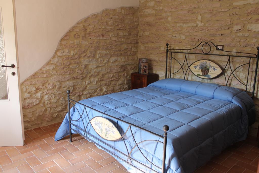 B&B Il Poggetto Serra SantʼAbbondio 객실 사진